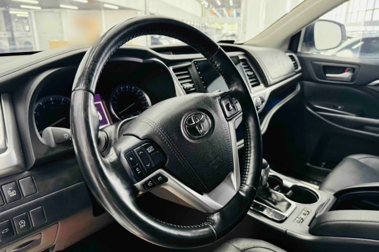 Used Toyota Highlander 2017 2.0T Four-Wheel Drive Ultimate Edition 7 Seats Steering Wheel