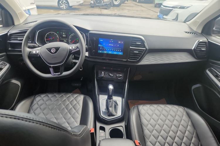 Used Jetta VS5 2022 280TSI Automatic Trendy Pro Version Center Console