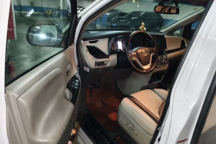 Used Toyota SIENNA 