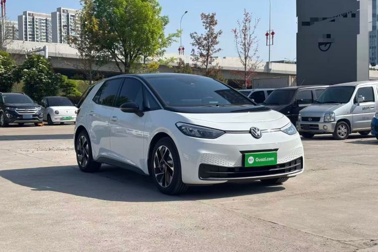 Used Volkswagen ID.3 2025 Smart Edition Outstanding Model Front Right 45 Deg