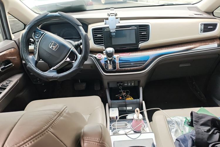 Used Honda Odyssey 2015 Revised 2.4L Luxury Edition Center Console