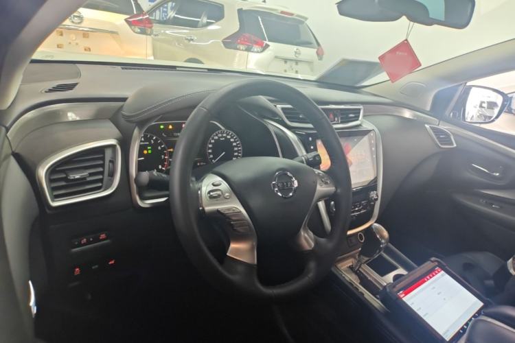 Used Nissan Murano 2021 2.5L XL Two-Wheel Drive Smart Connect Luxury Edition Center Console