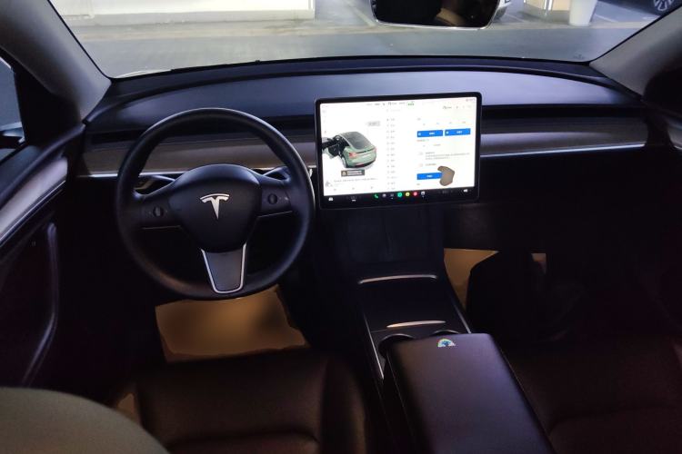 Used Tesla Model Y 2021 Long-Range All-Wheel-Drive Version Center Console