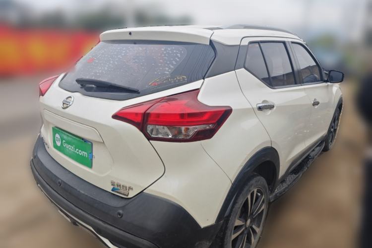 Used Nissan Kicks 2018 1.5L CVT Smart Connect Luxury Edition Rear Right 45 Deg