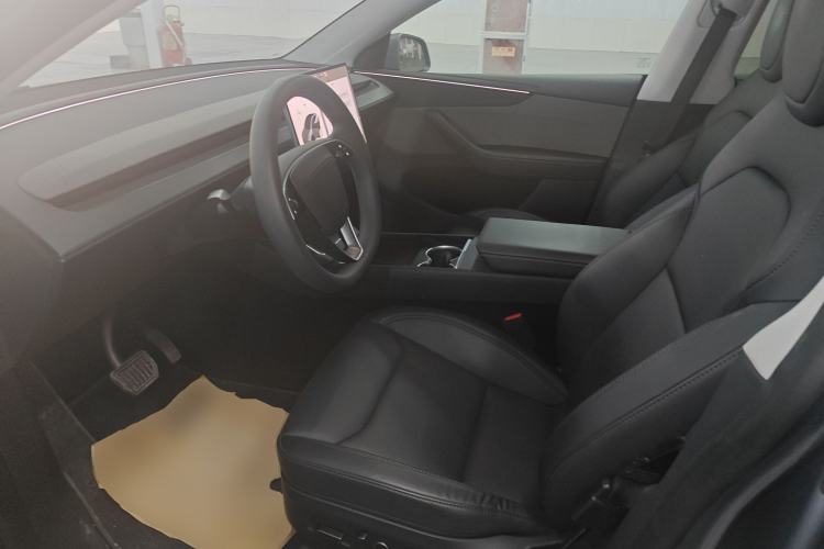 Used Tesla Model Y 2025 Rear-Wheel Drive First Edition Left Front Seat