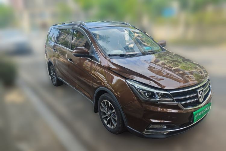 Used Baojun 730 2017 1.5T Manual Prestige Version 7 Seats Front Right 45 Deg