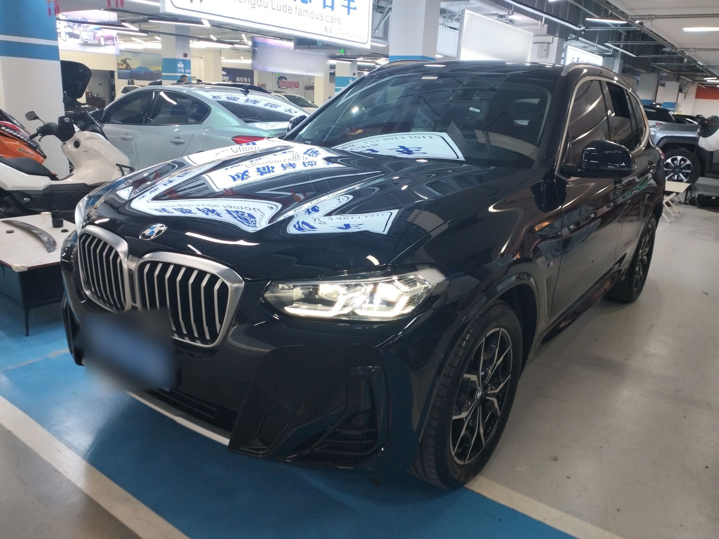 Под передней частью автомобиля