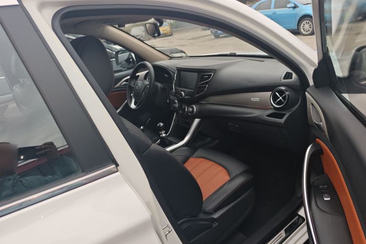 Used BYD Song 2016 Gaishi Edition 1.5TI Manual Haoya Model Right Front Seat