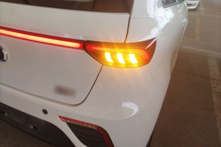 Used Brilliance Xinri i03A 2021 318 km 31.45 kWh Exterior 1