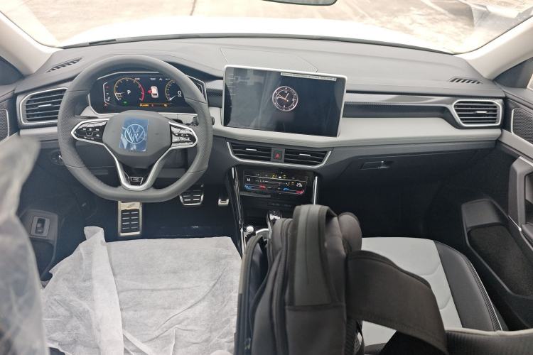 Used Volkswagen Tayron X 2024 330TSI Two-Wheel-Drive Prestige High-Energy Edition Center Console