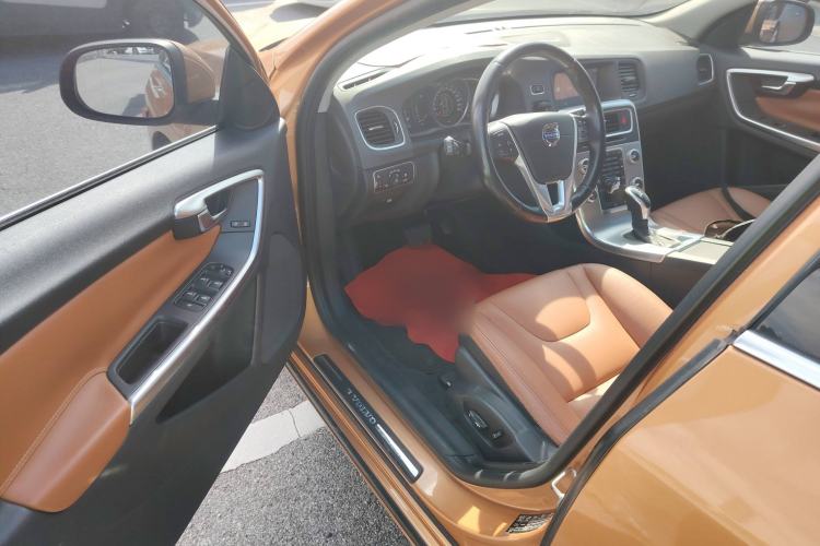 Used Volvo S60 2014 S60L 2.0T Zhiyuan Edition
