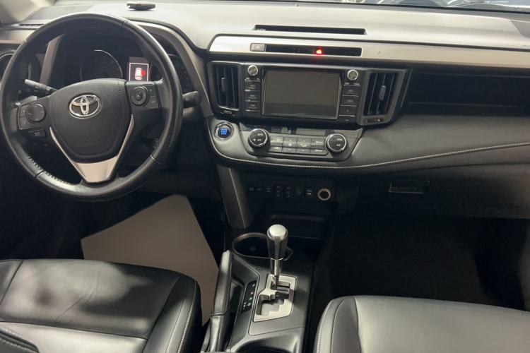 Used Toyota RAV4 2016 2.5L Automatic 4x4 Elite Edition Interior 3
