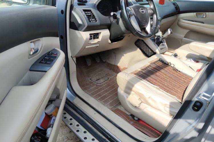 Used BYD S6 2013 Platinum Edition 2.0L Manual Luxury Model
