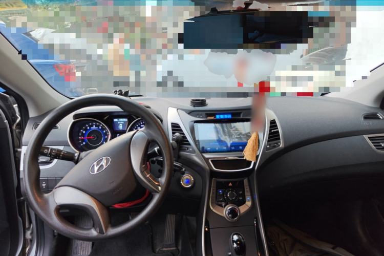 Used Hyundai Elantra (5th Generation / Langdong) 2013 1.6L Automatic Leading Model Center Console