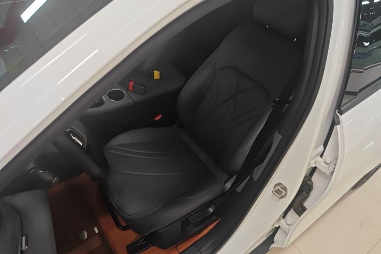 Used Geely Galaxy L6 2025 EM-i 60km Launch Edition Left Front Seat