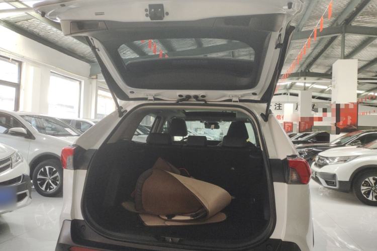 Used Toyota RAV4 2023 2.0L CVT Two-Wheel Drive 20th Anniversary Platinum Edition
