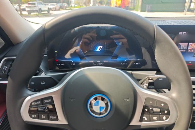 Used BMW i3 2024 eDrive 35 L
