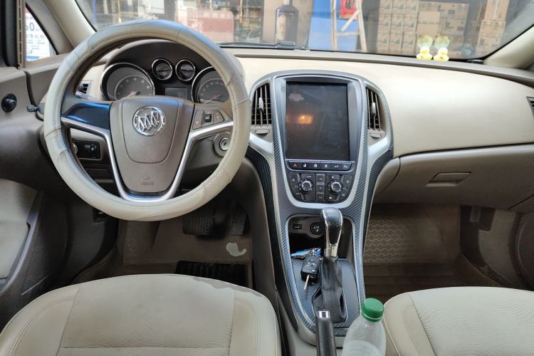 Used Buick GT 2013 GT 1.6L Automatic Fashion Edition Center Console