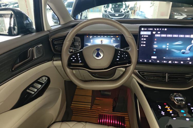 Used Denza D9 2022 DM-i 970 Four-Wheel Drive Prestige Model
