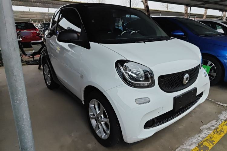 Used smart fortwo 2015 1.0L 52 kW hardtop Dynamic version
