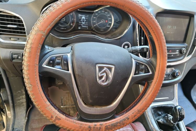 Used Baojun 560 2015 1.8L manual luxury version
