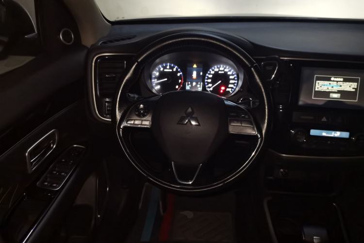 Used Mitsubishi Outlander 2020 2.0L Two-Wheel Drive Comfort Edition 7-Seater
