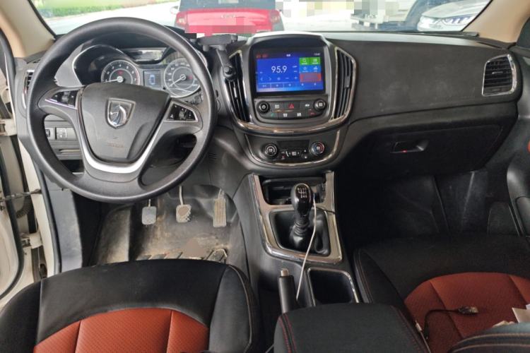 Used Baojun 560 2016 1.8L Manual Elite Edition Center Console