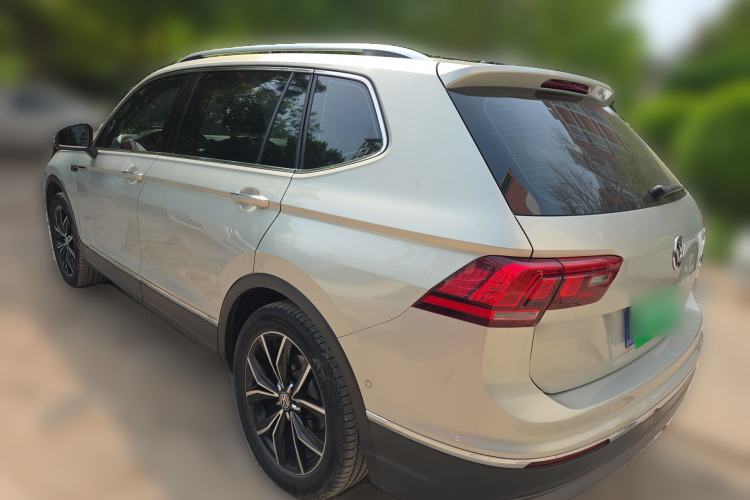 Used Volkswagen Tiguan L 2019 Revised 330TSI Automatic Two-Wheel Drive Smart & Luxury Edition China VI Standard

