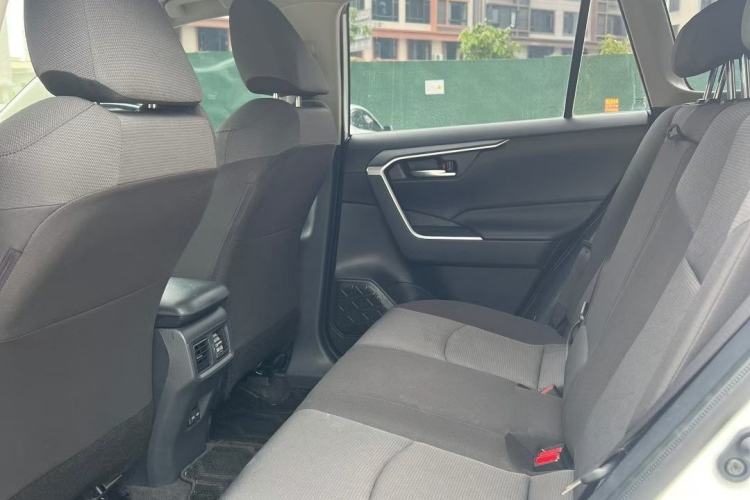 Used Toyota RAV4 2021 2.0L CVT Two-Wheel Drive Fashion Edition Interior 7