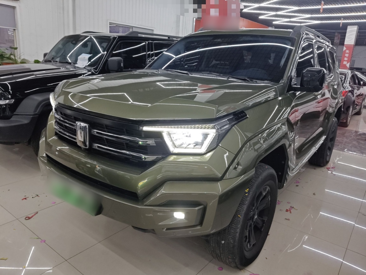 تحت مقدمة السيارة