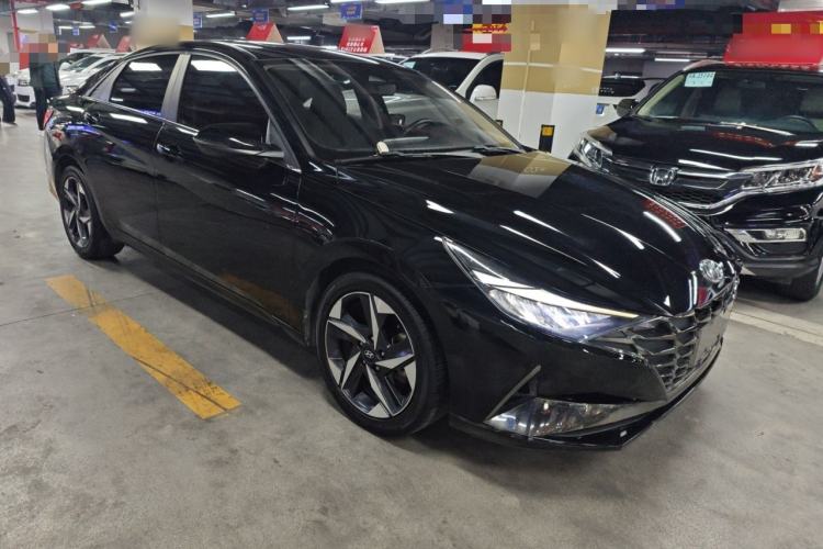 Used Hyundai Elantra 2022 1.5L CVT LUX Prestige Edition Front Right 45 Deg