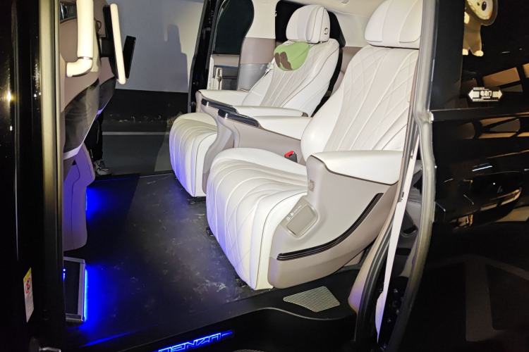 Used Denza D9 2022 DM-i 970 Four-Wheel Drive Flagship Model
