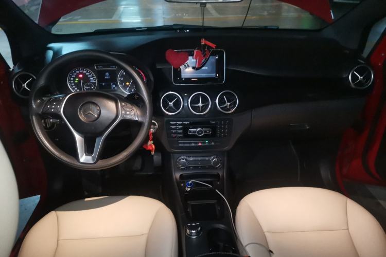 Used Mercedes-Benz B-Class 2012 B 180 Center Console