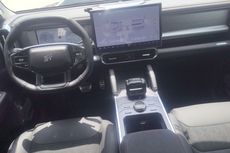 Used JETOUR Traveler 2023 2.0T All-Wheel-Drive CrossPRO Center Console