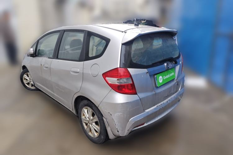 Used Honda Fit 2011 1.5L manual luxury version
