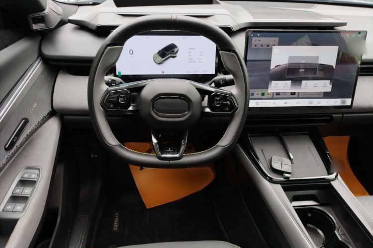 Used Lynk & Co 08 EM-P 2025 220 km All-Wheel-Drive Performance Halo