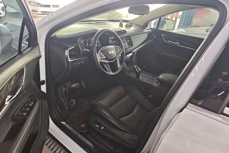 Used Cadillac XT5 2018 25T Luxury Model
