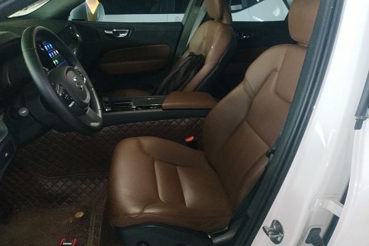 Used Volvo XC60 2023 B5 4x4 Smart Luxury Edition
