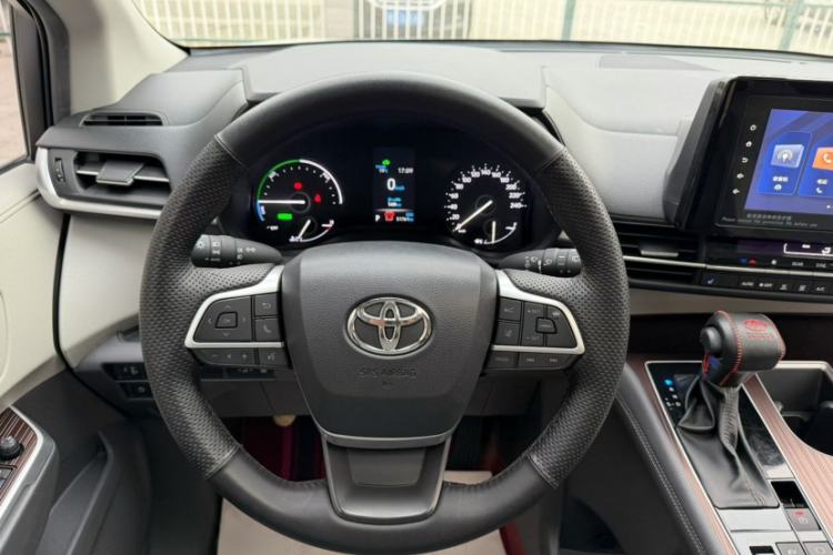 Used Toyota Granvia 2023 2.5L Hybrid Comfort Edition Interior 2