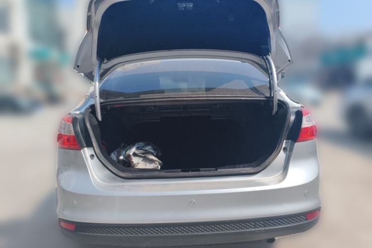 Used Ford Focus 2012 Sedan 1.6L Automatic Fashion Edition
