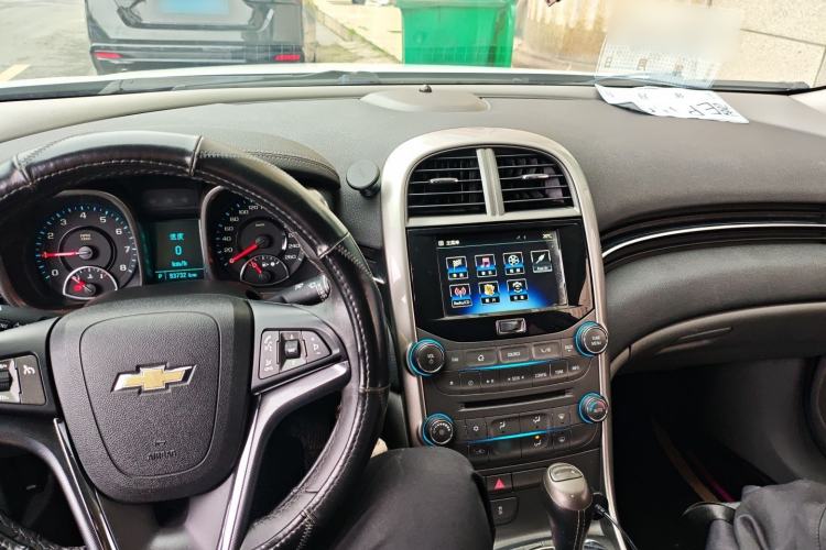 Used Chevrolet Malibu 2014 2.0L Automatic Luxury Edition Center Console