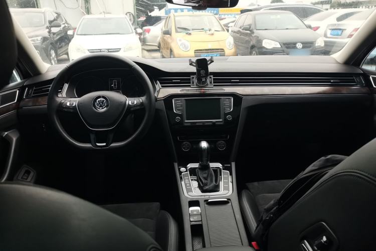 Used Volkswagen Magotan 2017 330TSI DSG Luxury Model
