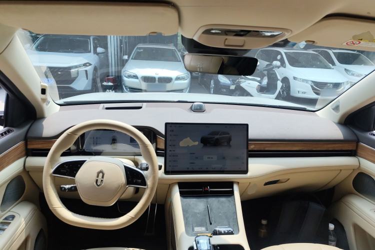 Used Hima AITO M7 2024 1.5T Rear-Drive Plus Version 5 Seats Center Console