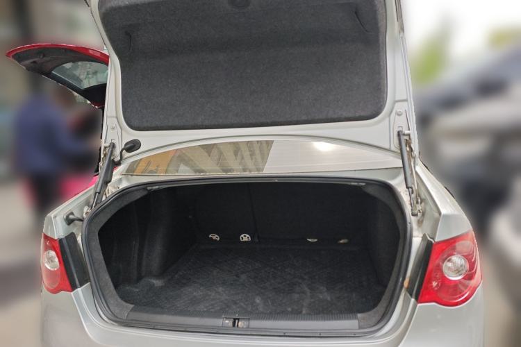 Used Volkswagen Sagitar 2011 1.6L Automatic Comfort Edition Trunk