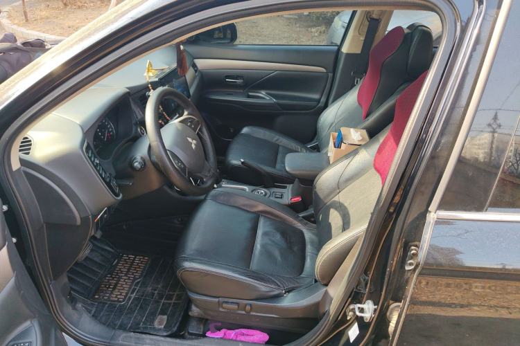 Used Mitsubishi Outlander 2014 2.4L 4x4 Deluxe Value Edition 5 Seats