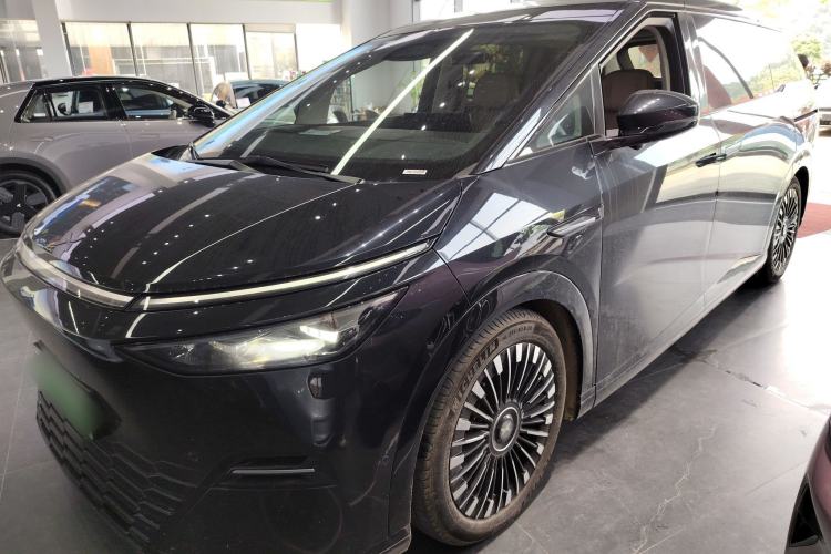 Used XPeng X9 2025 740 Ultra-Long Range Max