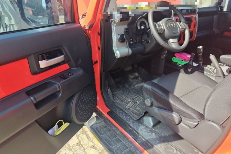 Used Toyota FJ Cruiser 2013 4.0L Driver Seat