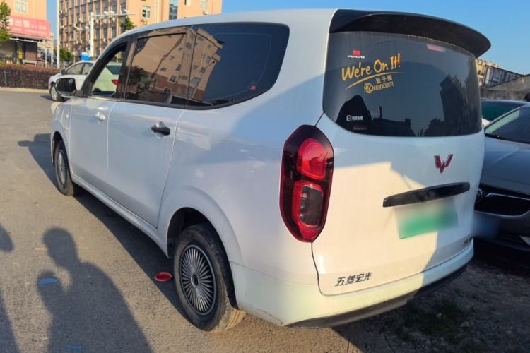 Used Wuling Yangguang 2024 300km Comfort-Grade Passenger Van 60kW
