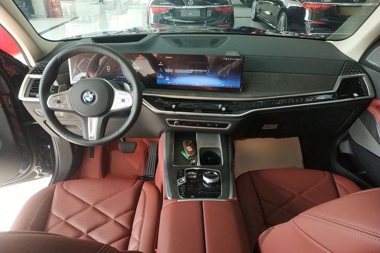 Used BMW X5 2023 xDrive 30Li Luxury M Sport Package

