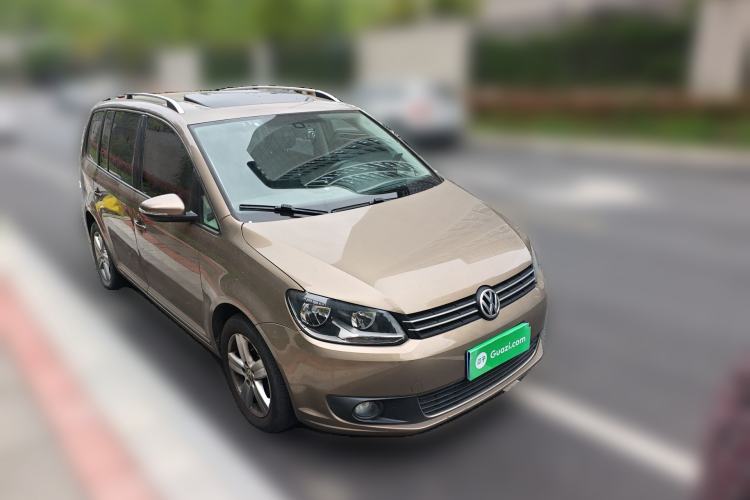 Used Volkswagen Touran 2013 1.4T Manual Comfort Edition 5-Seater Front Right 45 Deg